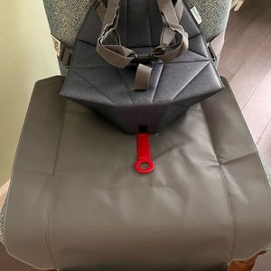 Pop up portable booster seat